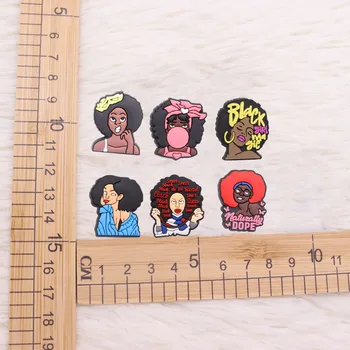 Sumaišykite 50PCS PVC Animacinių filmų Croc Pakabukai Kawaii Black Girl Magic Natūraliai Dope Smart Karalienė Sodo Batai Mygtuką Papuošalai Priedai