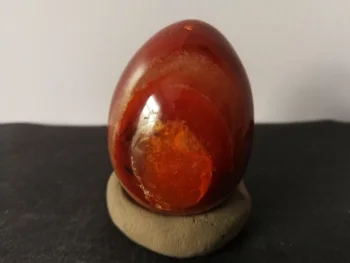 97.3 gNatural spalva raudonasis agatas kiaušinių poliravimo kvarco kristalo gydymo akmuo, baldų priedai